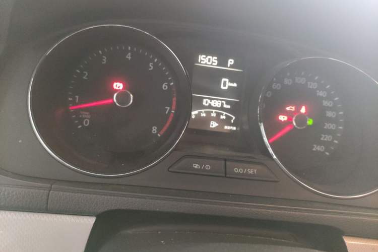 Used Volkswagen Cross Lavida 2016 230TSI DSG Comfort Edition Odometer Close Up