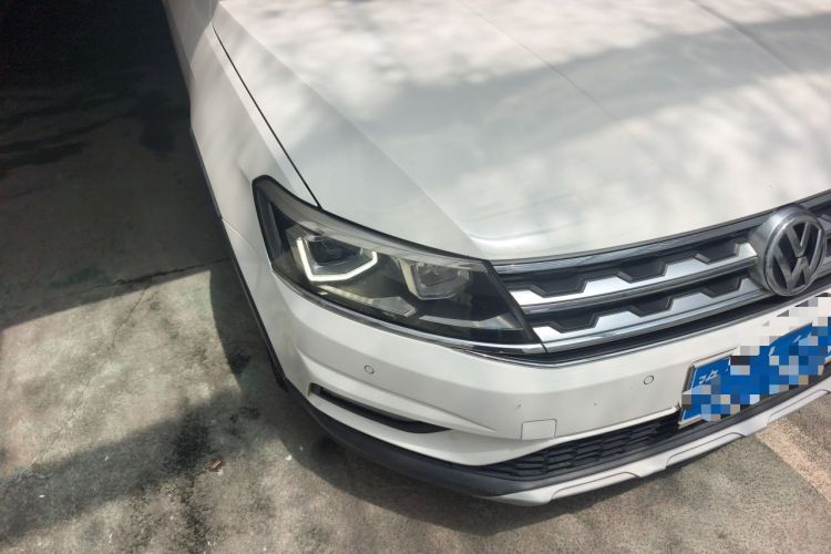 Used Volkswagen Cross Lavida 2016 1.6L Automatic Luxury Edition Right Front Headlight