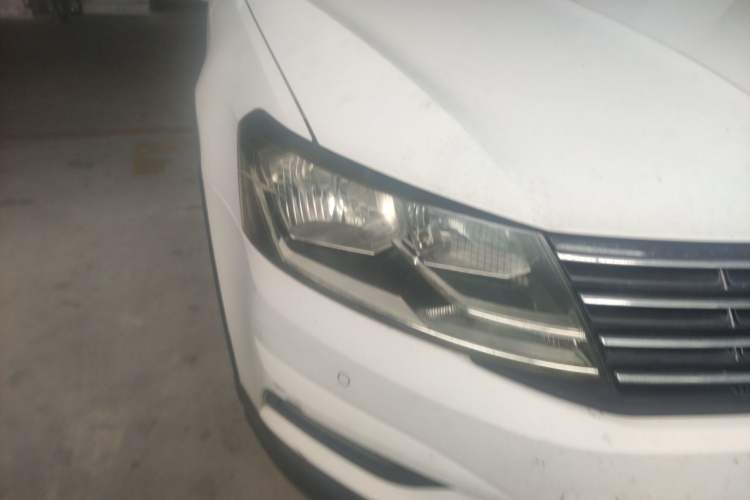 Used Volkswagen Cross Lavida 2016 230TSI DSG Comfort Edition Right Front Headlight