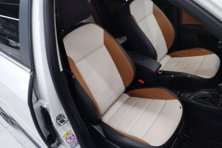 Used Volkswagen Cross Lavida 2016 1.6L Automatic Comfort Edition Right Front Seat