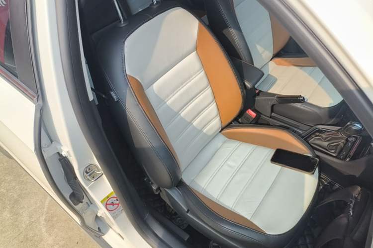 Used Volkswagen Cross Lavida 2016 1.6L Automatic Luxury Edition Right Front Seat