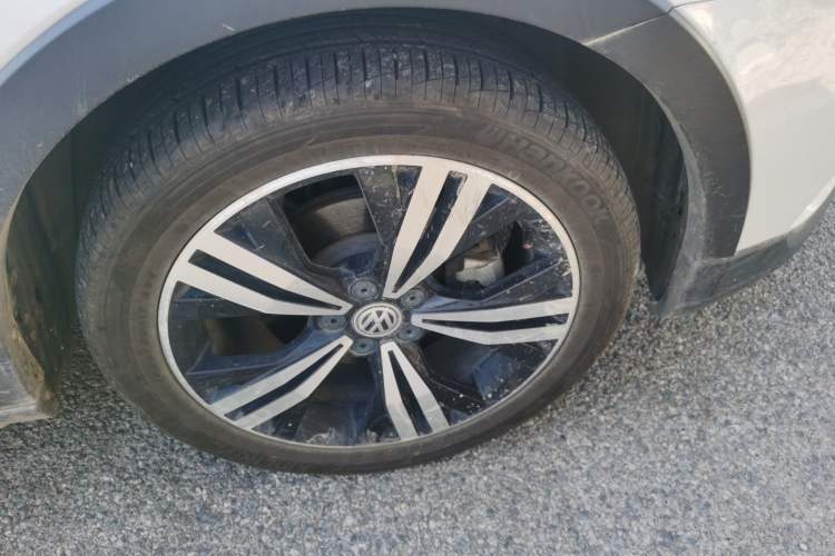 Used Volkswagen Cross Lavida 2016 1.6L Automatic Comfort Edition Right Front Wheel Hub