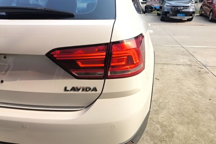 Used Volkswagen Cross Lavida 2016 1.6L Automatic Luxury Edition Right Rear Taillight