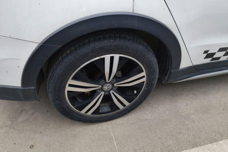 Used Volkswagen Cross Lavida 2016 230TSI DSG Luxury Edition Right Rear Wheel Hub