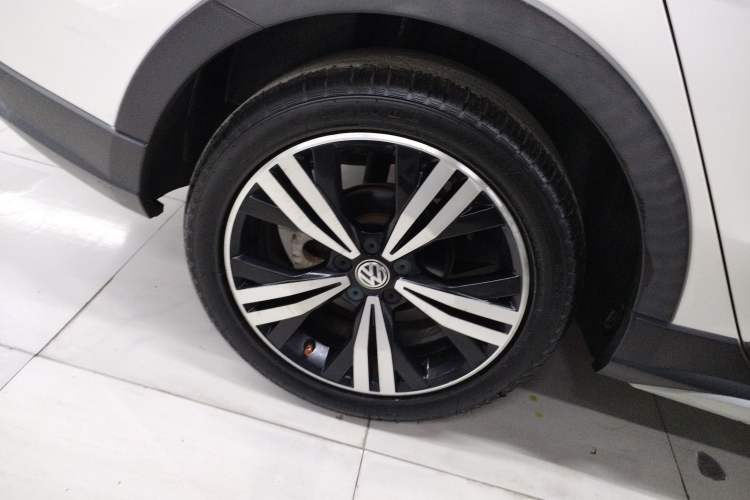 Used Volkswagen Cross Lavida 2016 1.6L Automatic Comfort Edition Right Rear Wheel Hub