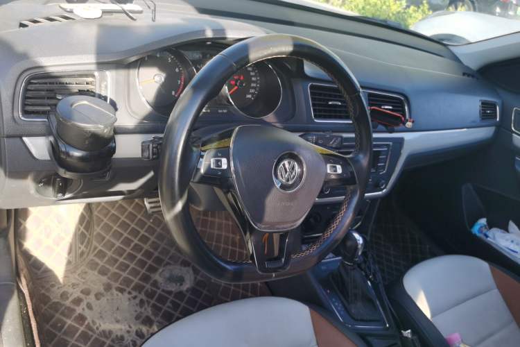 Used Volkswagen Cross Lavida 2016 1.6L Automatic Comfort Edition Steering Wheel