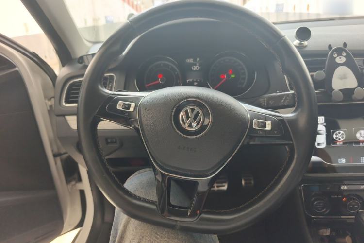 Used Volkswagen Cross Lavida 2016 1.6L Automatic Luxury Edition Steering Wheel
