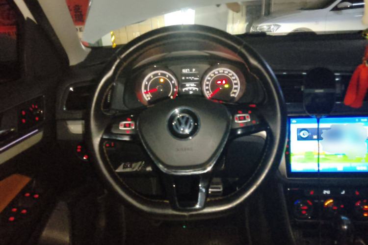 Used Volkswagen Cross Lavida 2016 1.6L Automatic Luxury Edition Steering Wheel