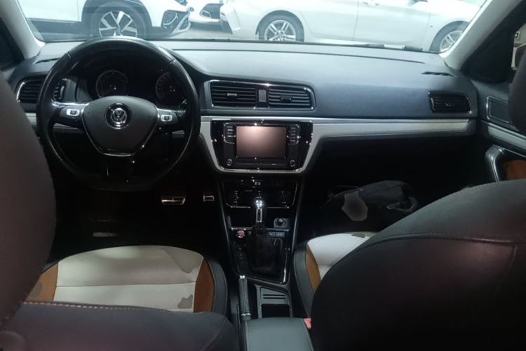 Used Volkswagen Cross Lavida 2017 230TSI DSG Luxury Edition Center Console