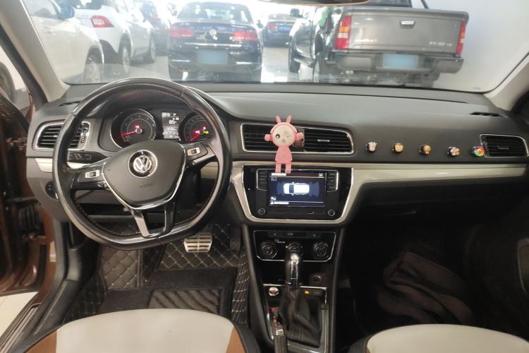 Used Volkswagen Cross Lavida 2017 230TSI DSG Luxury Edition Center Console