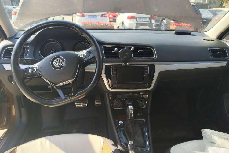 Used Volkswagen Cross Lavida 2017 230TSI DSG Luxury Edition Center Console