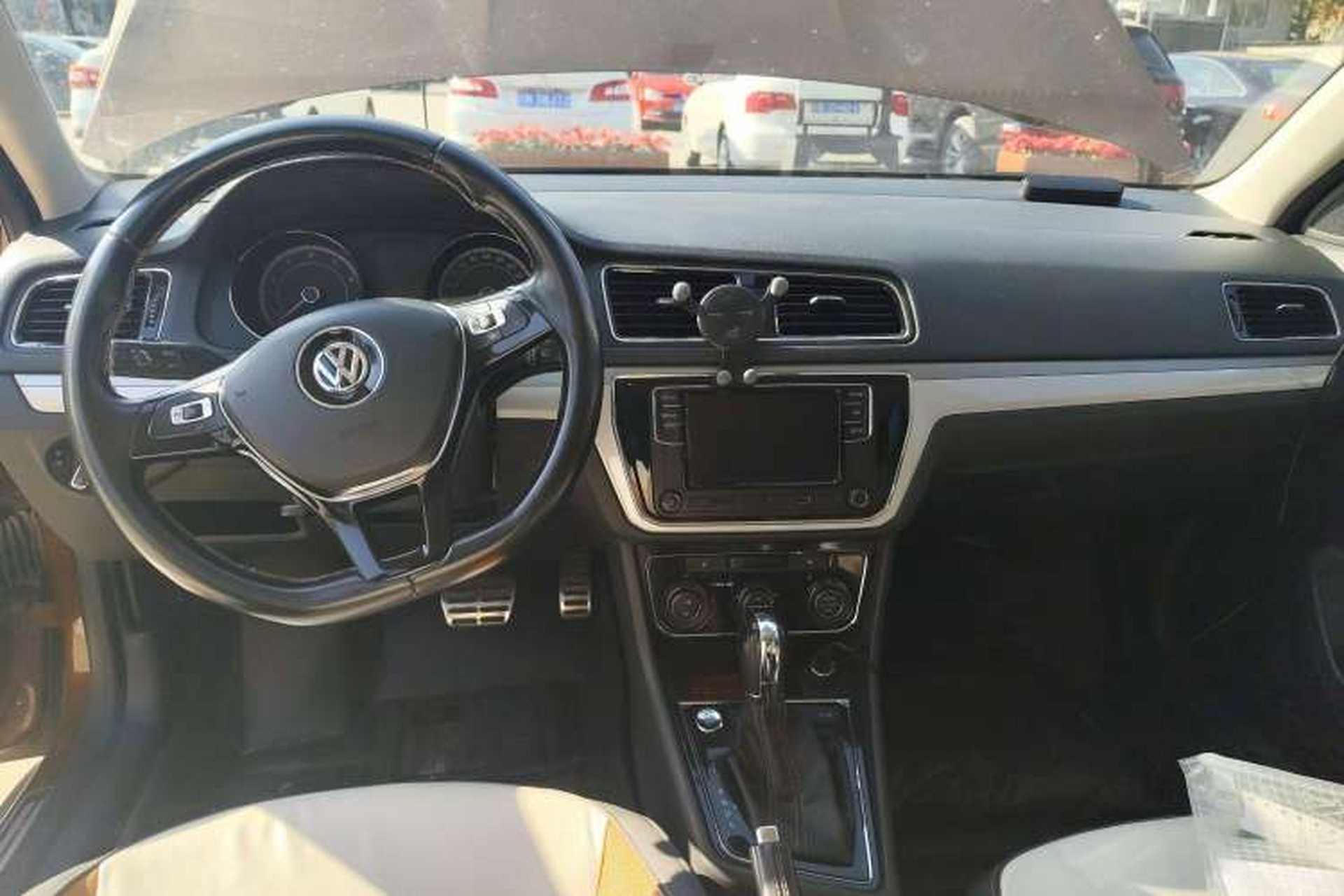 Used Volkswagen Cross Lavida 2017 230TSI DSG Luxury Edition Center Console