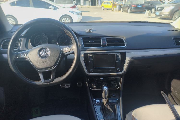 Used Volkswagen Cross Lavida 2017 230TSI DSG Luxury Edition Center Console