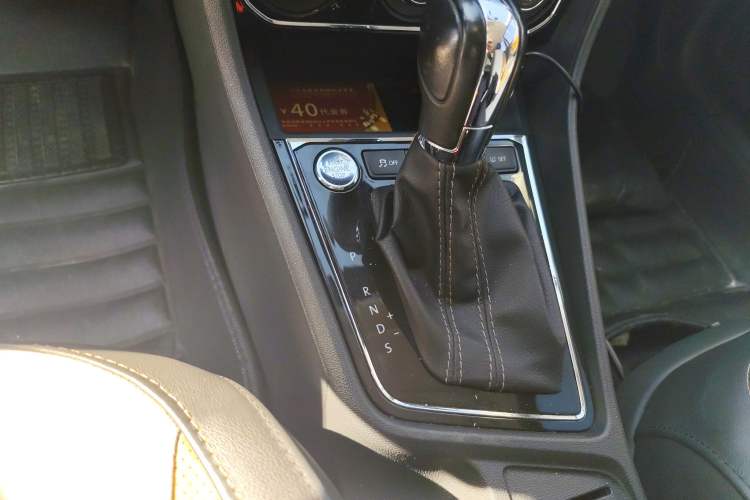 Used Volkswagen Cross Lavida 2017 230TSI DSG Luxury Edition Gear Lever