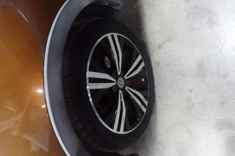 Used Volkswagen Cross Lavida 2017 230TSI DSG Luxury Edition Left Front Wheel Hub