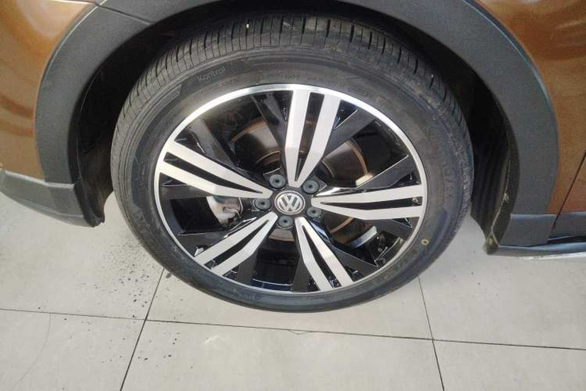 Used Volkswagen Cross Lavida 2017 230TSI DSG Luxury Edition Left Front Wheel Hub