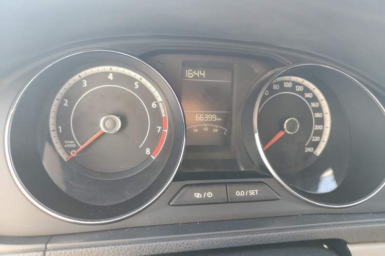 Used Volkswagen Cross Lavida 2017 230TSI DSG Luxury Edition Odometer Close Up