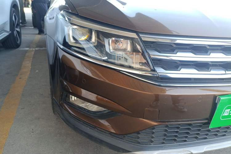 Used Volkswagen Cross Lavida 2017 230TSI DSG Luxury Edition Right Front Headlight