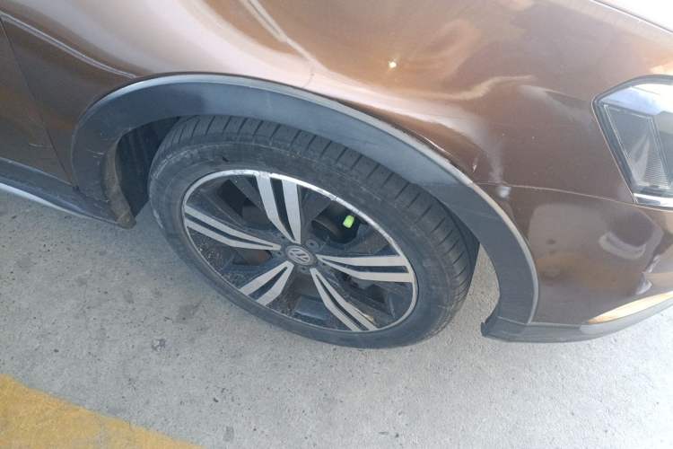 Used Volkswagen Cross Lavida 2017 230TSI DSG Luxury Edition Right Front Wheel Hub
