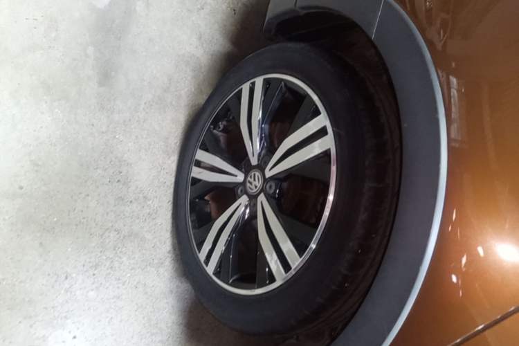 Used Volkswagen Cross Lavida 2017 230TSI DSG Luxury Edition Right Rear Wheel Hub