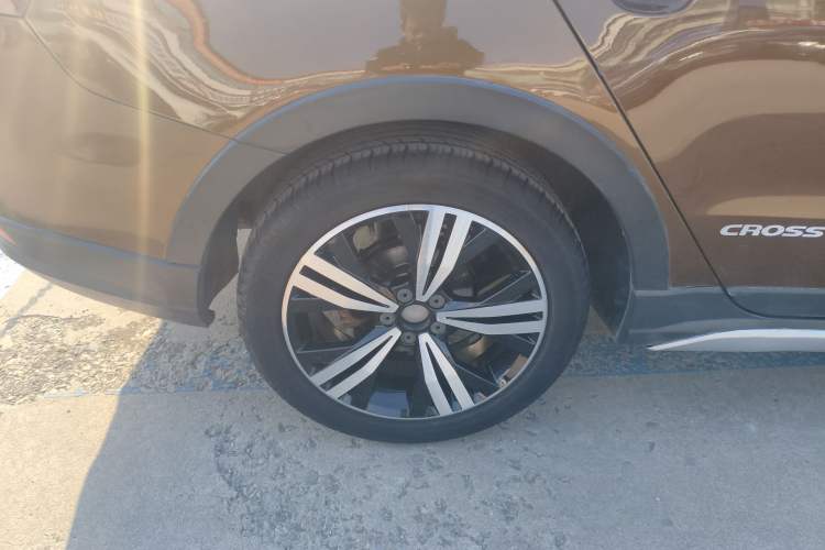 Used Volkswagen Cross Lavida 2017 230TSI DSG Luxury Edition Right Rear Wheel Hub