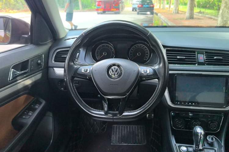 Used Volkswagen Cross Lavida 2017 230TSI DSG Luxury Edition Steering Wheel