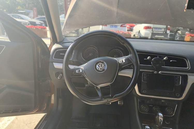 Used Volkswagen Cross Lavida 2017 230TSI DSG Luxury Edition Steering Wheel
