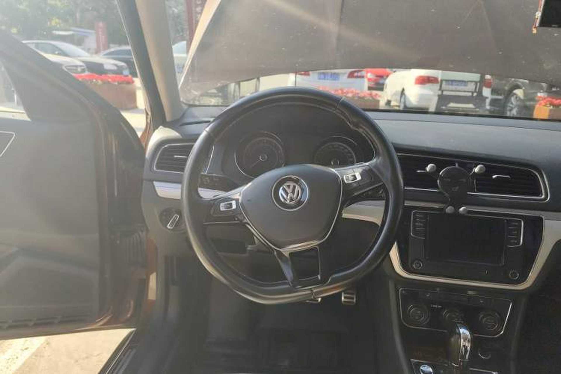 Used Volkswagen Cross Lavida 2017 230TSI DSG Luxury Edition Steering Wheel