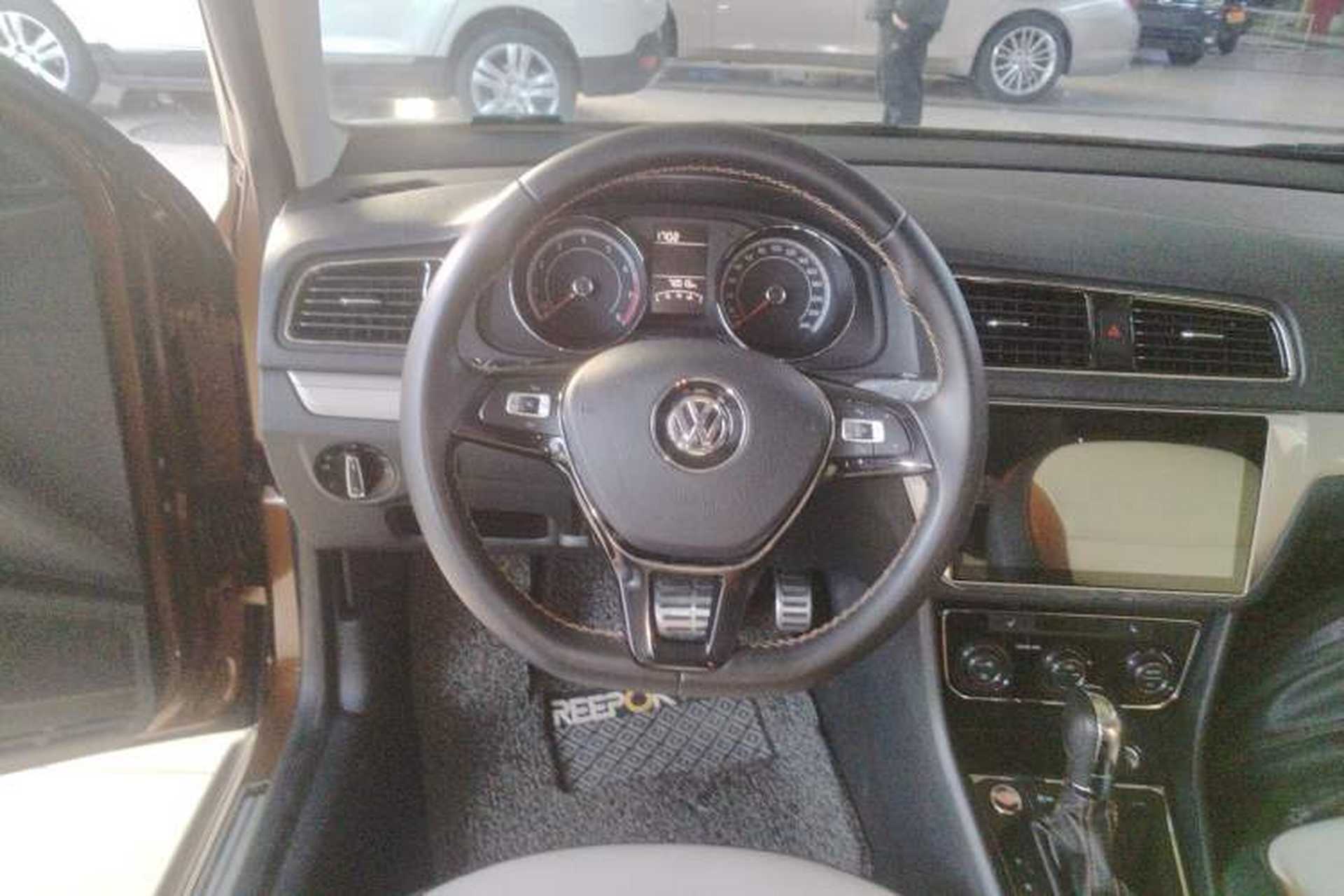 Used Volkswagen Cross Lavida 2017 230TSI DSG Luxury Edition Steering Wheel