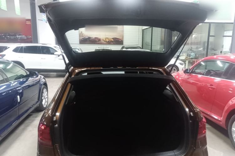 Used Volkswagen Cross Lavida 2017 230TSI DSG Luxury Edition Trunk