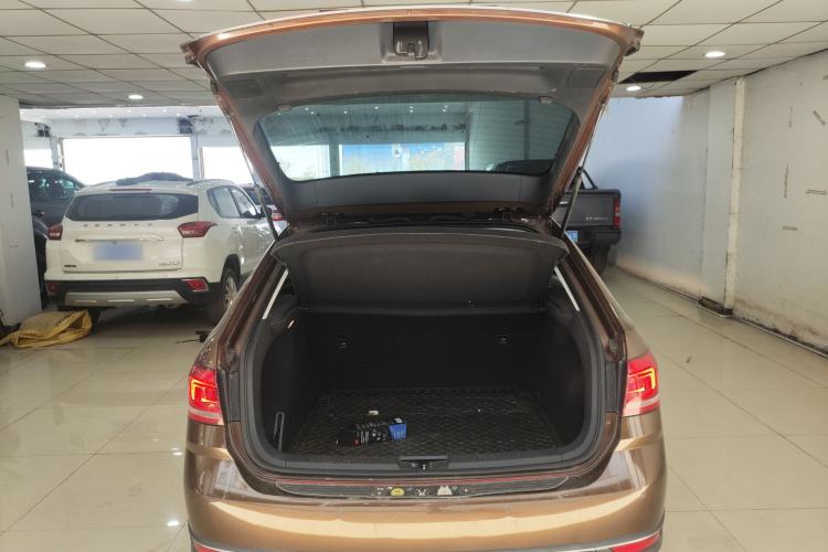 Used Volkswagen Cross Lavida 2017 230TSI DSG Luxury Edition Trunk