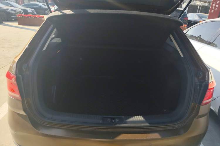 Used Volkswagen Cross Lavida 2017 230TSI DSG Luxury Edition Trunk