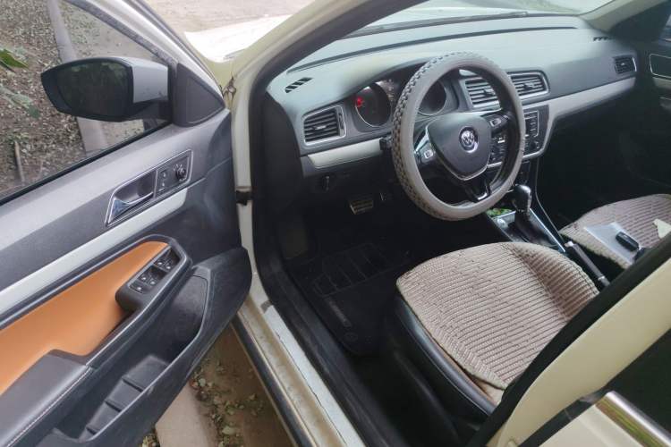 Used Volkswagen Cross Lavida 2017 1.6L Automatic Comfort Edition Driver Seat