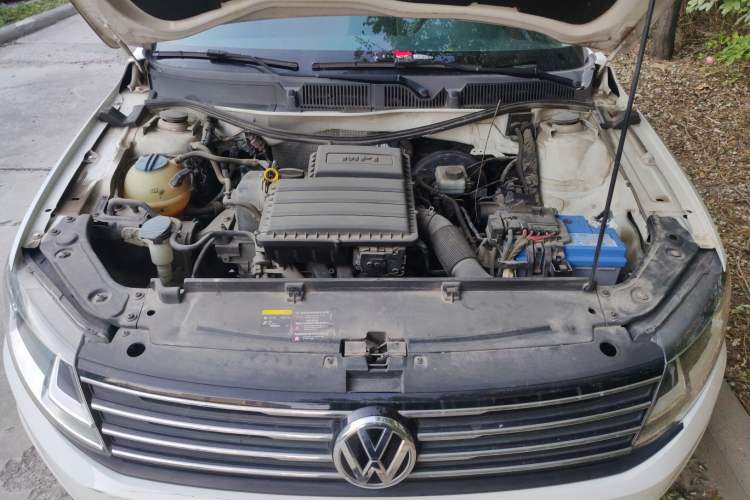 Used Volkswagen Cross Lavida 2017 1.6L Automatic Comfort Edition Engine Bay