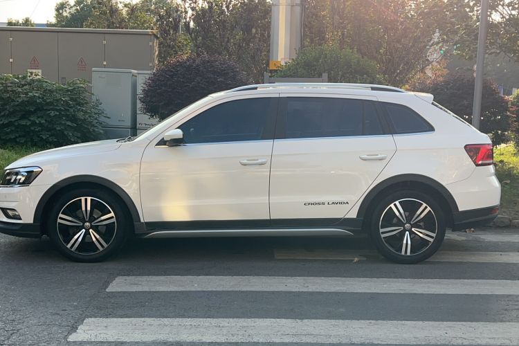 Used Volkswagen Cross Lavida 2017 230TSI DSG Luxury Edition Exterior 5