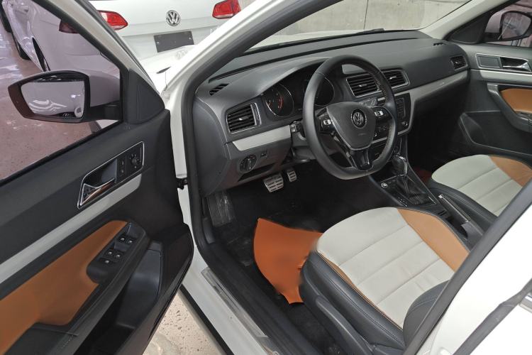 Used Volkswagen Cross Lavida 2017 230TSI DSG Comfort Edition Interior 2