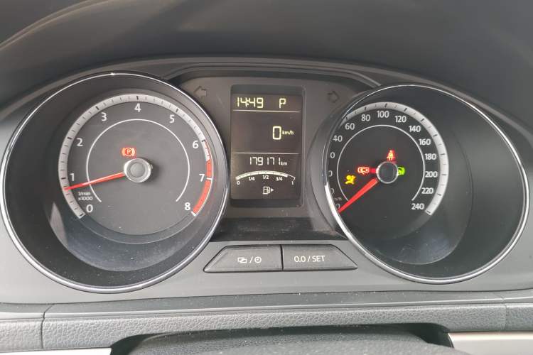 Used Volkswagen Cross Lavida 2017 230TSI DSG Luxury Edition Odometer Close Up