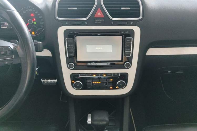 Used Volkswagen Eos 2008 2.0 TSI DSG Audio And AC Panel