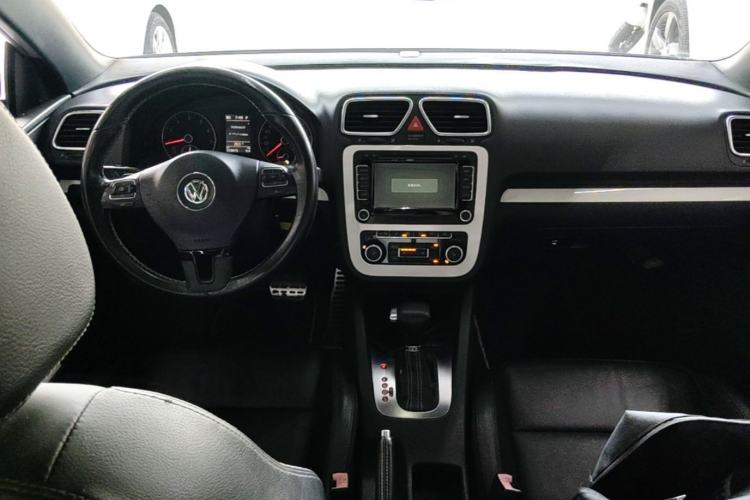 Used Volkswagen Eos 2008 2.0 TSI DSG Center Console