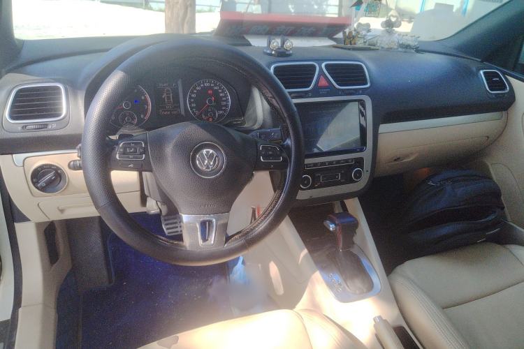 Used Volkswagen Eos 2008 2.0 TSI DSG Center Console