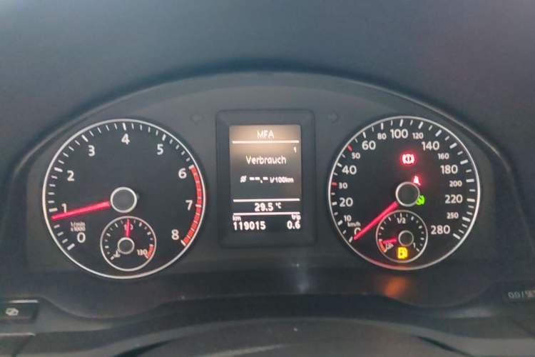 Used Volkswagen Eos 2008 2.0 TSI DSG Instrument Cluster