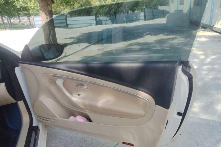 Used Volkswagen Eos 2008 2.0 TSI DSG Interior 2