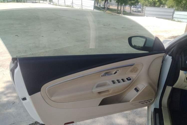 Used Volkswagen Eos 2008 2.0 TSI DSG Interior 4