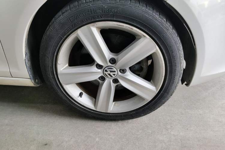 Used Volkswagen Eos 2008 2.0 TSI DSG Right Front Wheel Hub