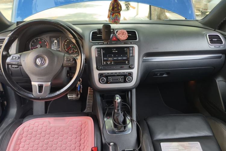 Used Volkswagen Eos 2010 2.0 TSI DSG Comfort Edition Center Console