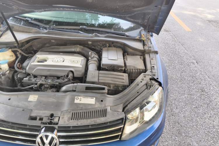 Used Volkswagen Eos 2010 2.0 TSI DSG Comfort Edition Engine Bay Left
