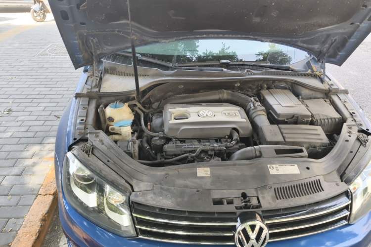 Used Volkswagen Eos 2010 2.0 TSI DSG Comfort Edition Engine Bay Right