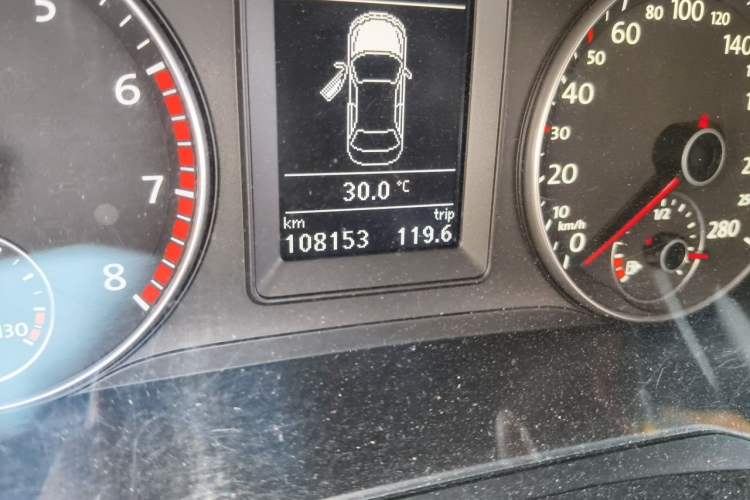 Used Volkswagen Eos 2010 2.0 TSI DSG Comfort Edition Odometer Close Up