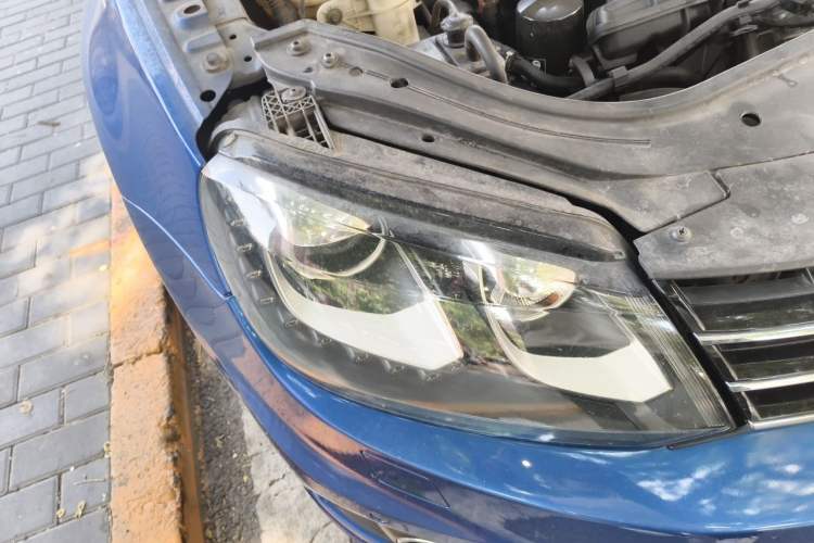 Used Volkswagen Eos 2010 2.0 TSI DSG Comfort Edition Right Front Headlight