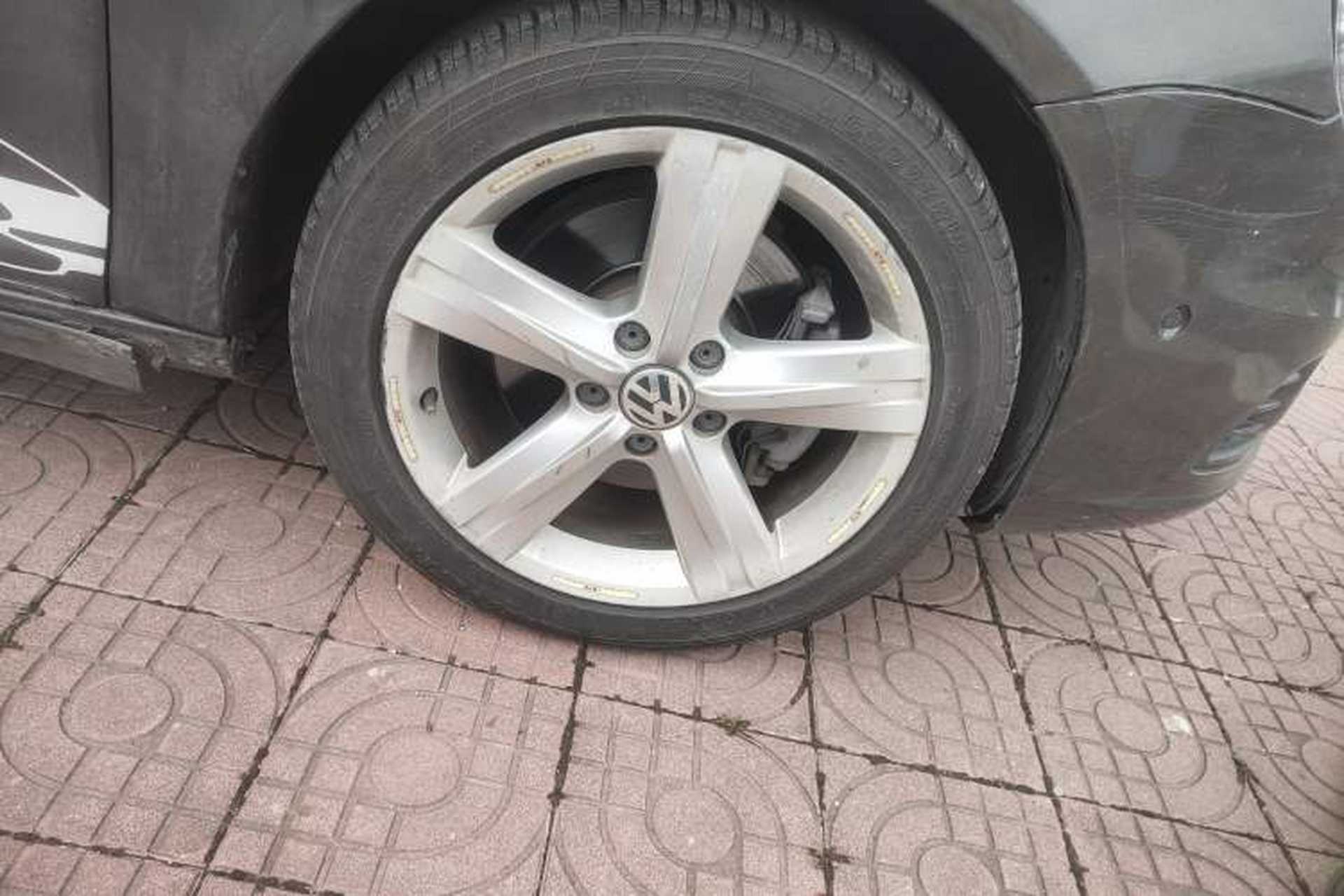 Used Volkswagen Eos 2010 2.0 TSI DSG Comfort Edition Right Front Wheel Hub